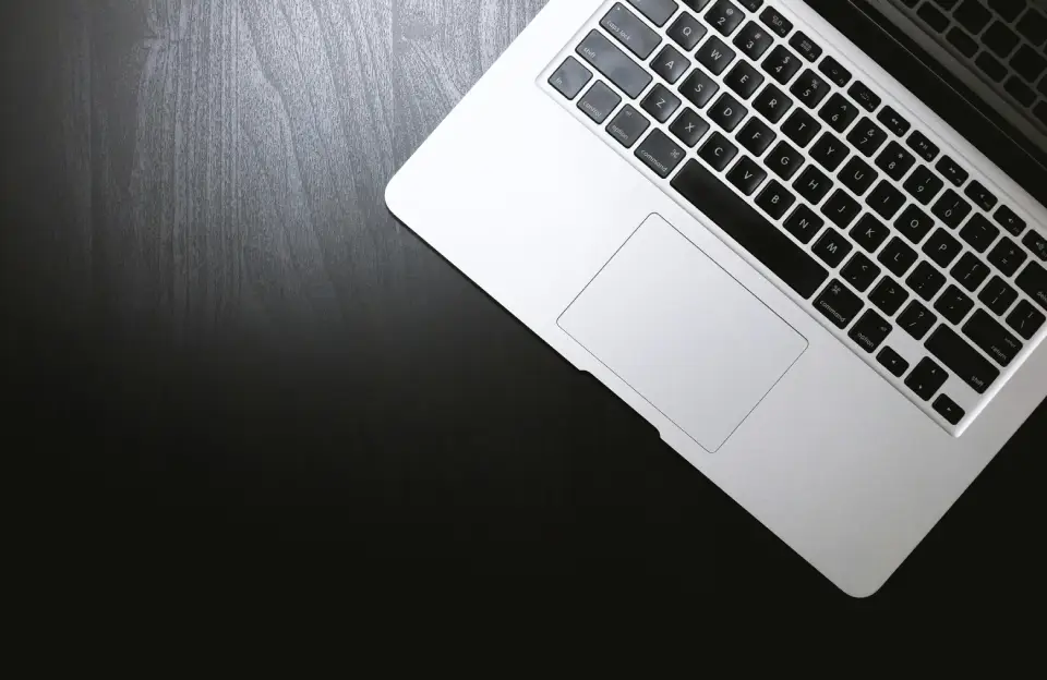Przewodnik po systemach chłodzenia laptopów: Dlaczego to ważne i na co zwrócić uwagę